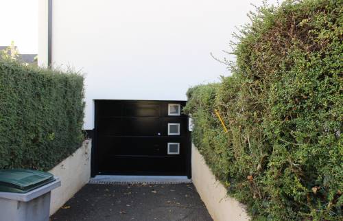 Remplacement d'une porte de garage à proximité d'Aix-les-Bains - après